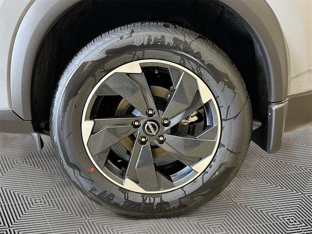 2026 Nissan Rogue SV photo 21