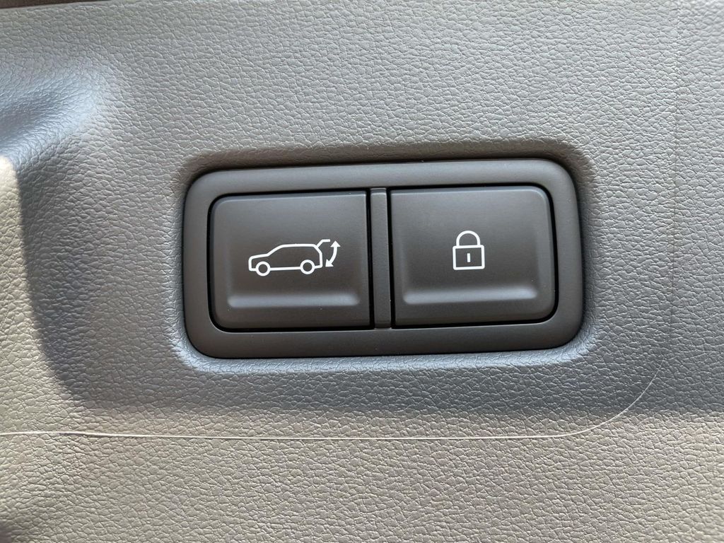 2026 Hyundai Santa Fe Limited photo 4