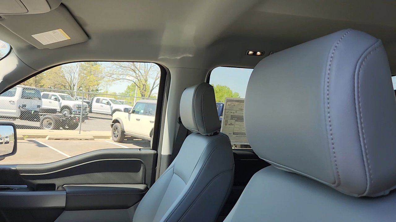 2025 Ford F-150 Lightning photo 16