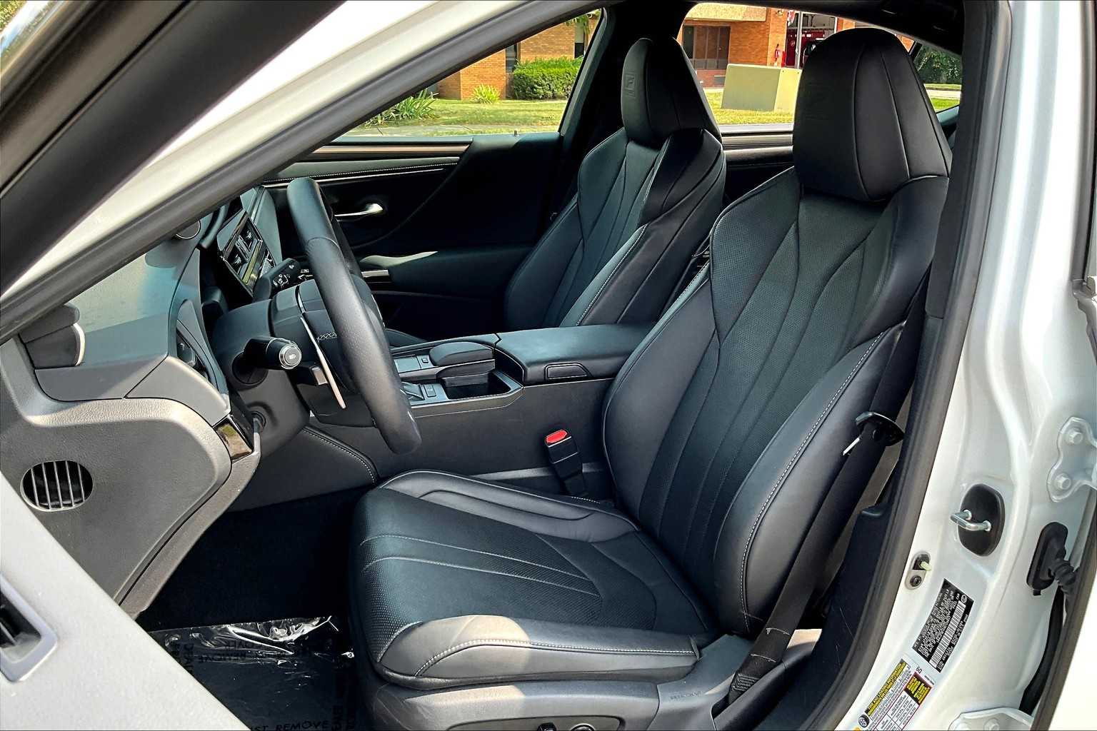 2022 Lexus ES F SPORT Handling photo 7