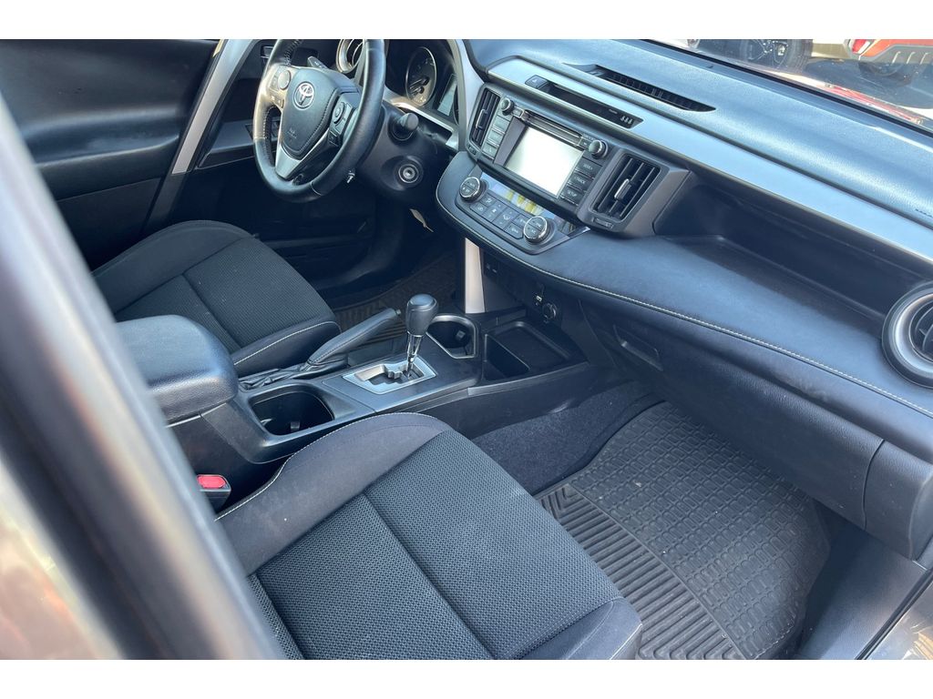 2017 Toyota RAV4 XLE photo 19