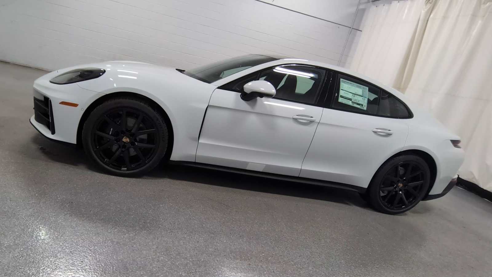 2026 Porsche Panamera 4 photo 3