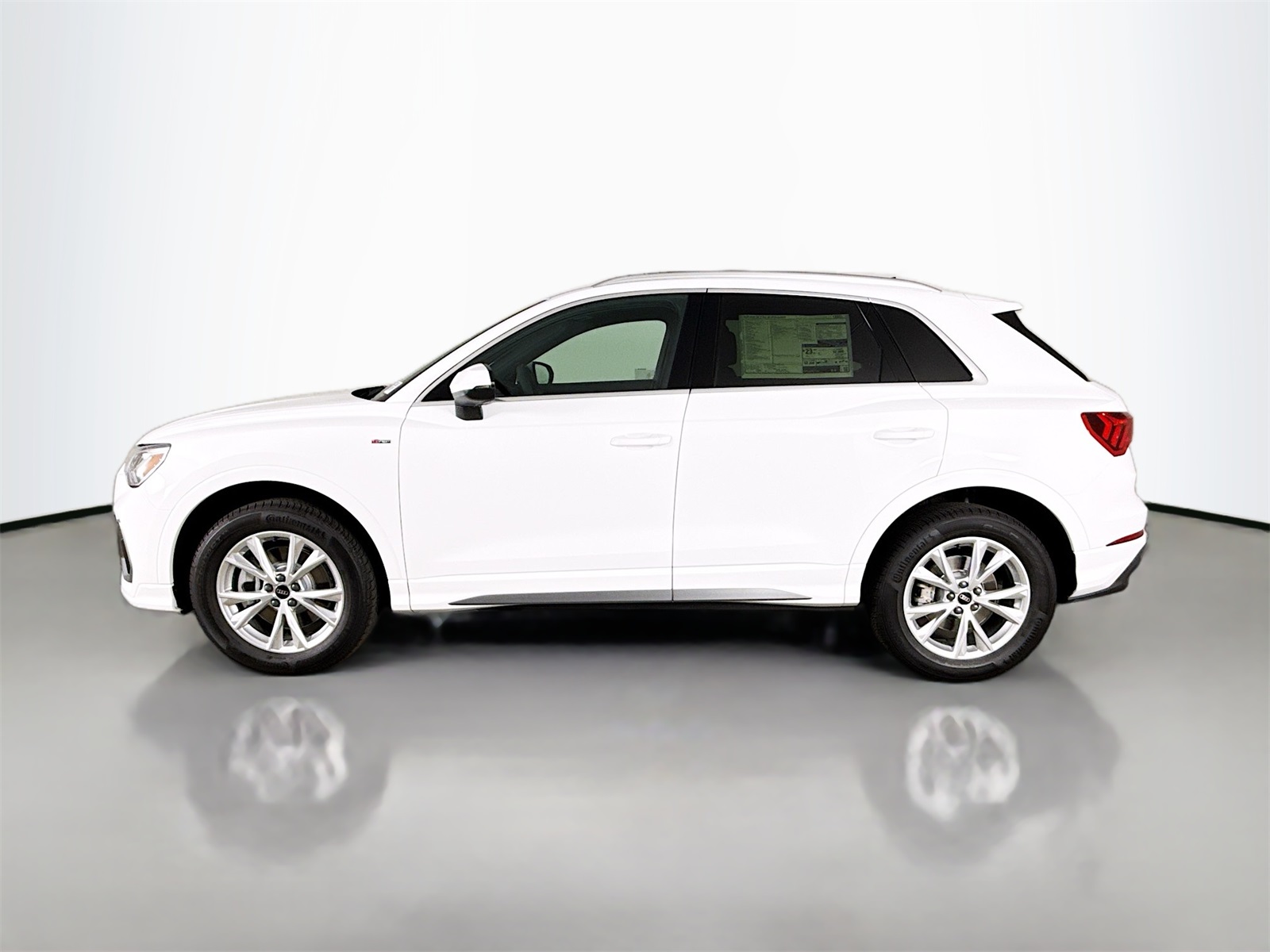 2025 Audi Q3 45 TFSI S line Premium photo 4