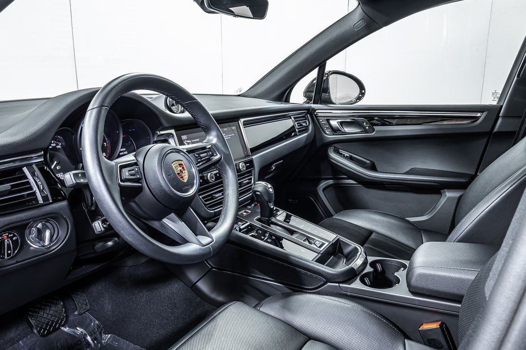 2025 Porsche Macan T photo 4