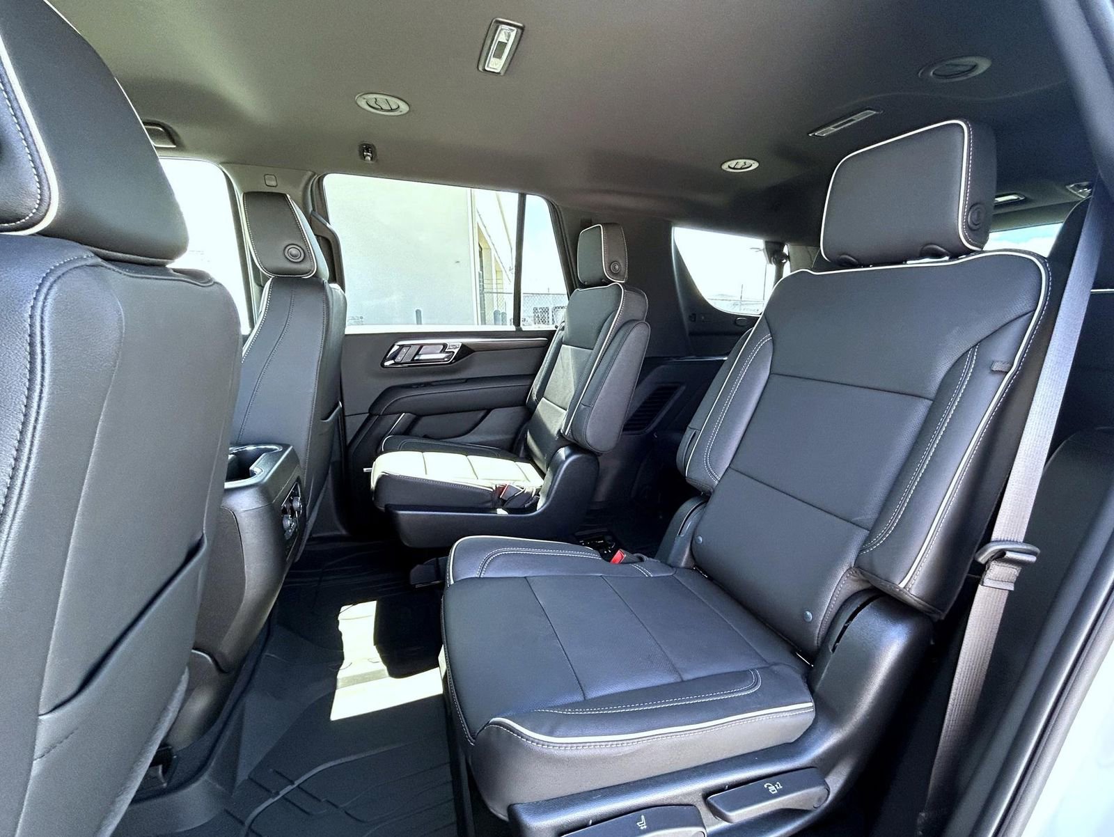2025 Chevrolet Tahoe Premier photo 18
