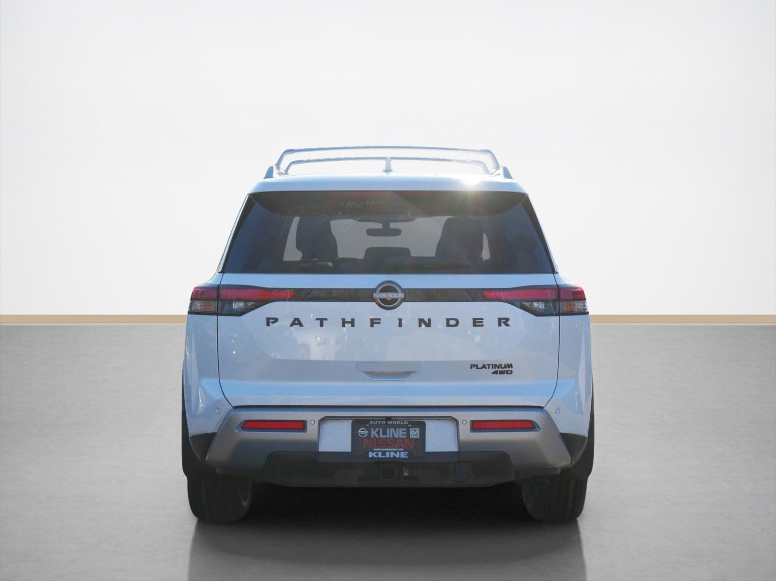 2025 Nissan Pathfinder Platinum photo 3