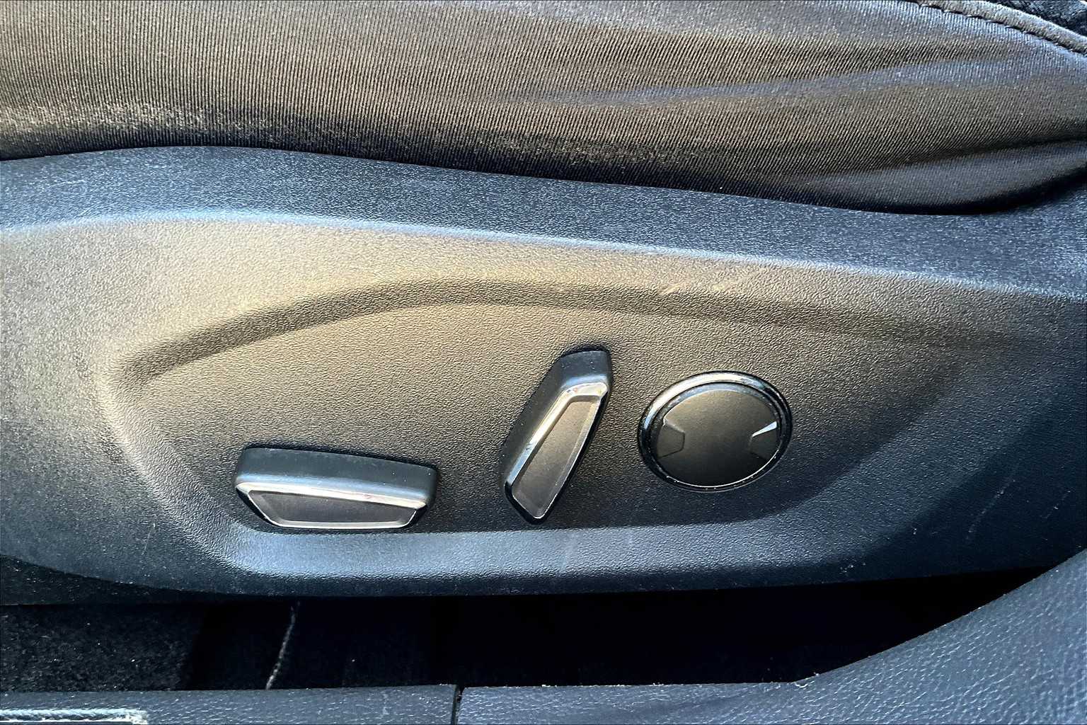 2016 Ford Fusion SE photo 28