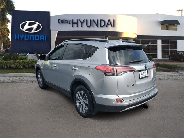 2017 Toyota RAV4 Hybrid XLE photo 4