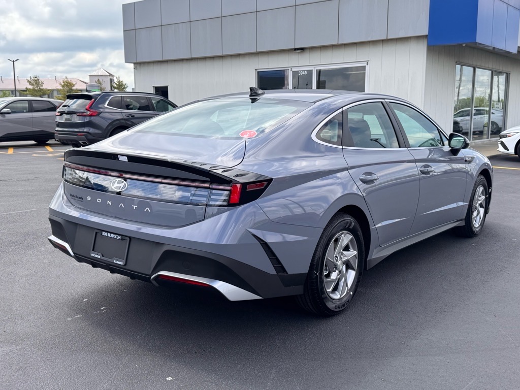 2025 Hyundai Sonata SE photo 2