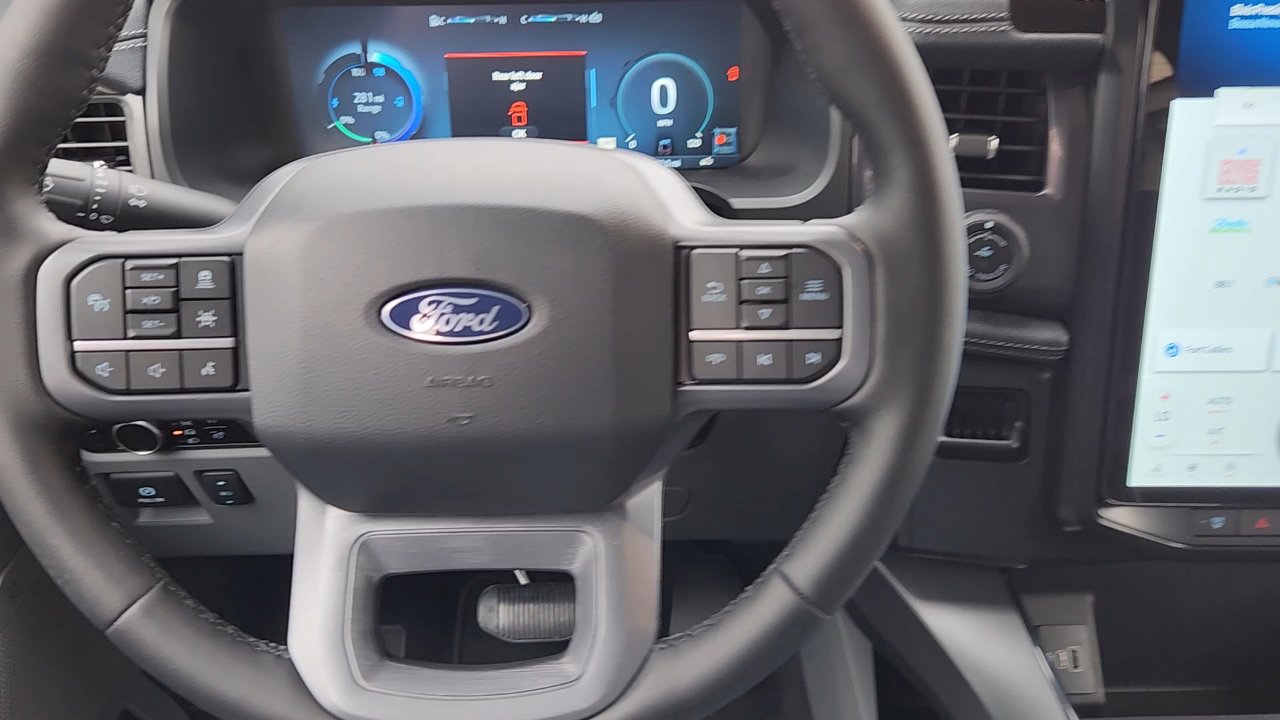 2025 Ford F-150 Lightning photo 23