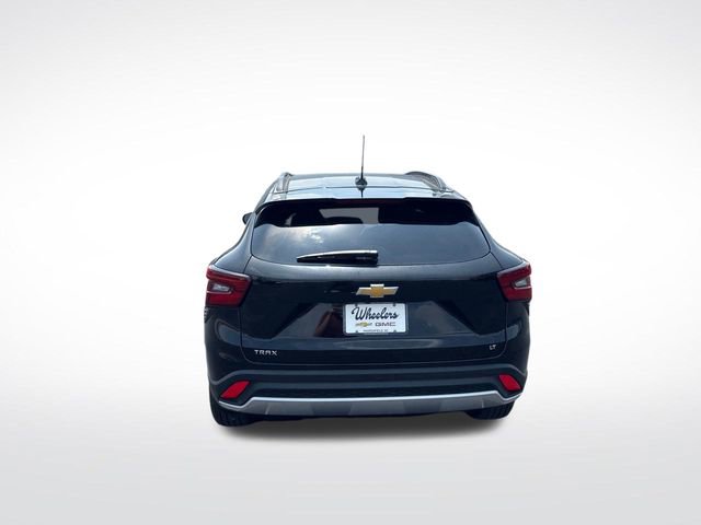2025 Chevrolet Trax LT photo 2