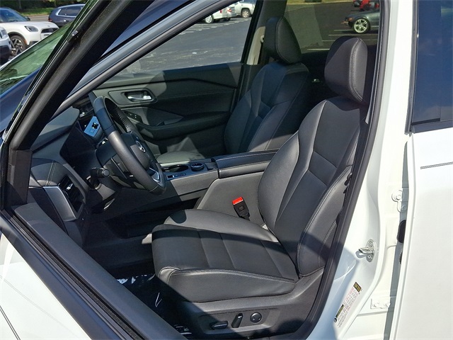 2024 Nissan Rogue SL photo 13