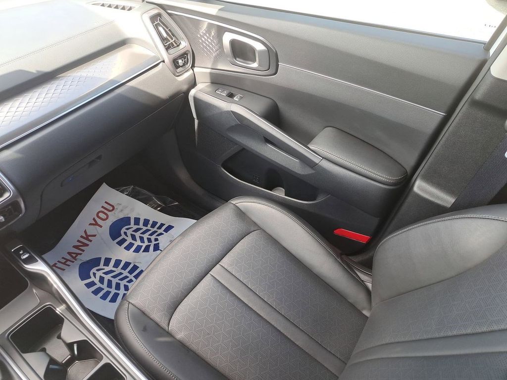 2023 Kia Sorento S photo 16
