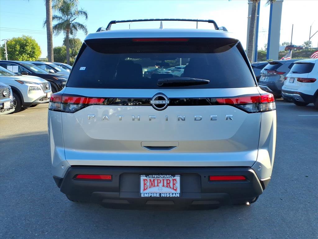 2025 Nissan Pathfinder SV photo 4