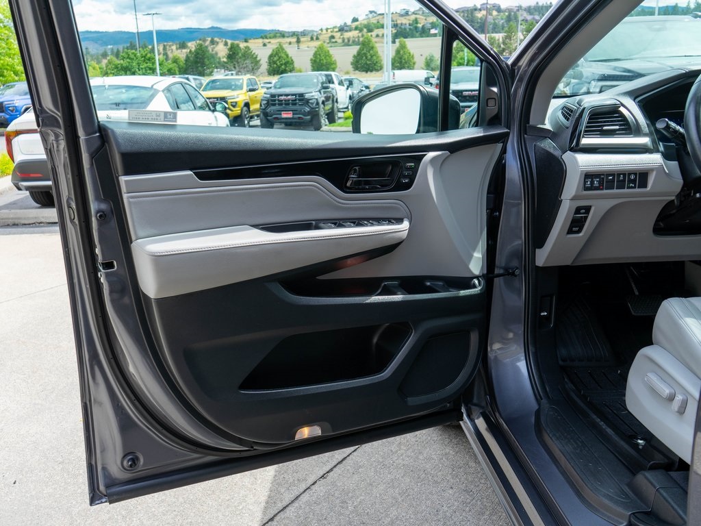 2023 Honda Odyssey Touring photo 17