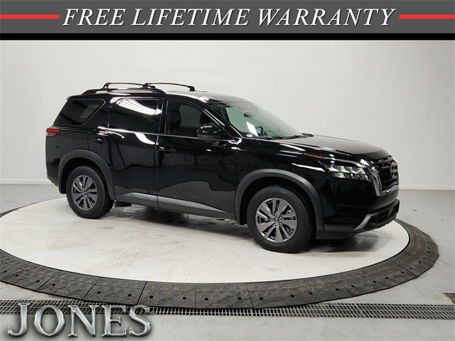 2024 Nissan Pathfinder SV's photo