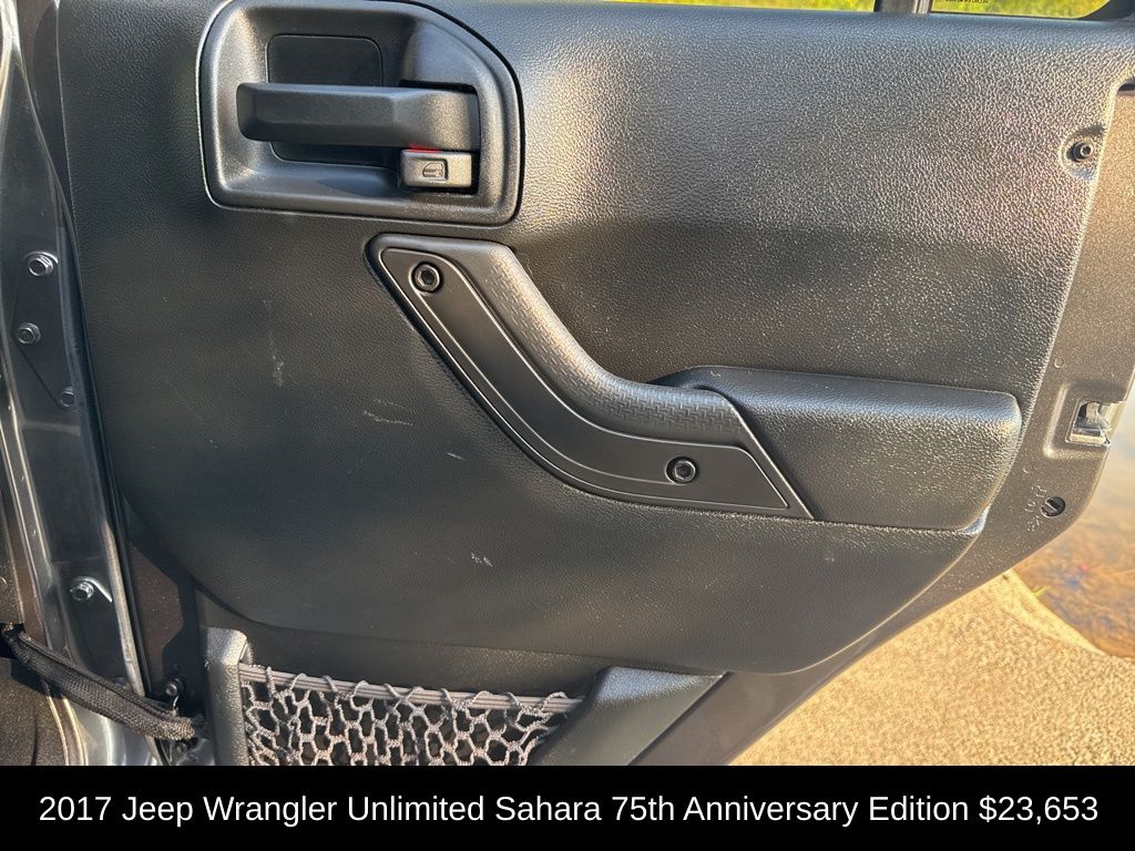 2017 Jeep Wrangler Unlimited Sahara photo 13