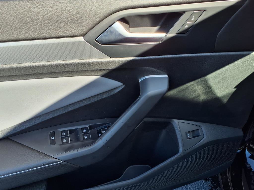 2025 Volkswagen Jetta SE photo 10