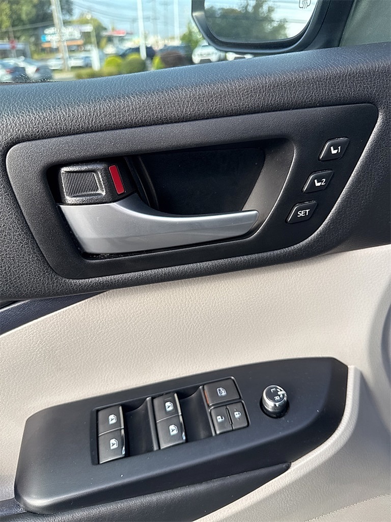 2018 Toyota Highlander Limited Platinum photo 11
