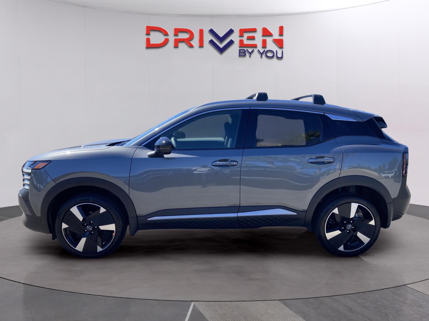 2026 Nissan Kicks SR photo 2