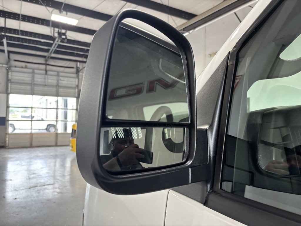 2025 Chevrolet Express Cargo 2500 photo 9