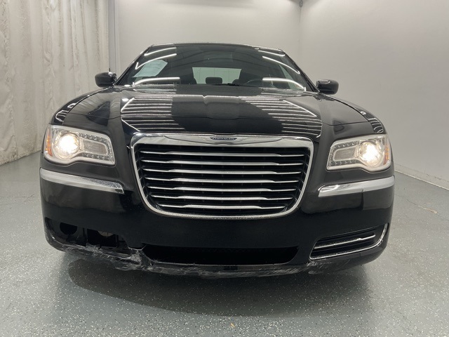 2012 Chrysler 300 Base photo 3