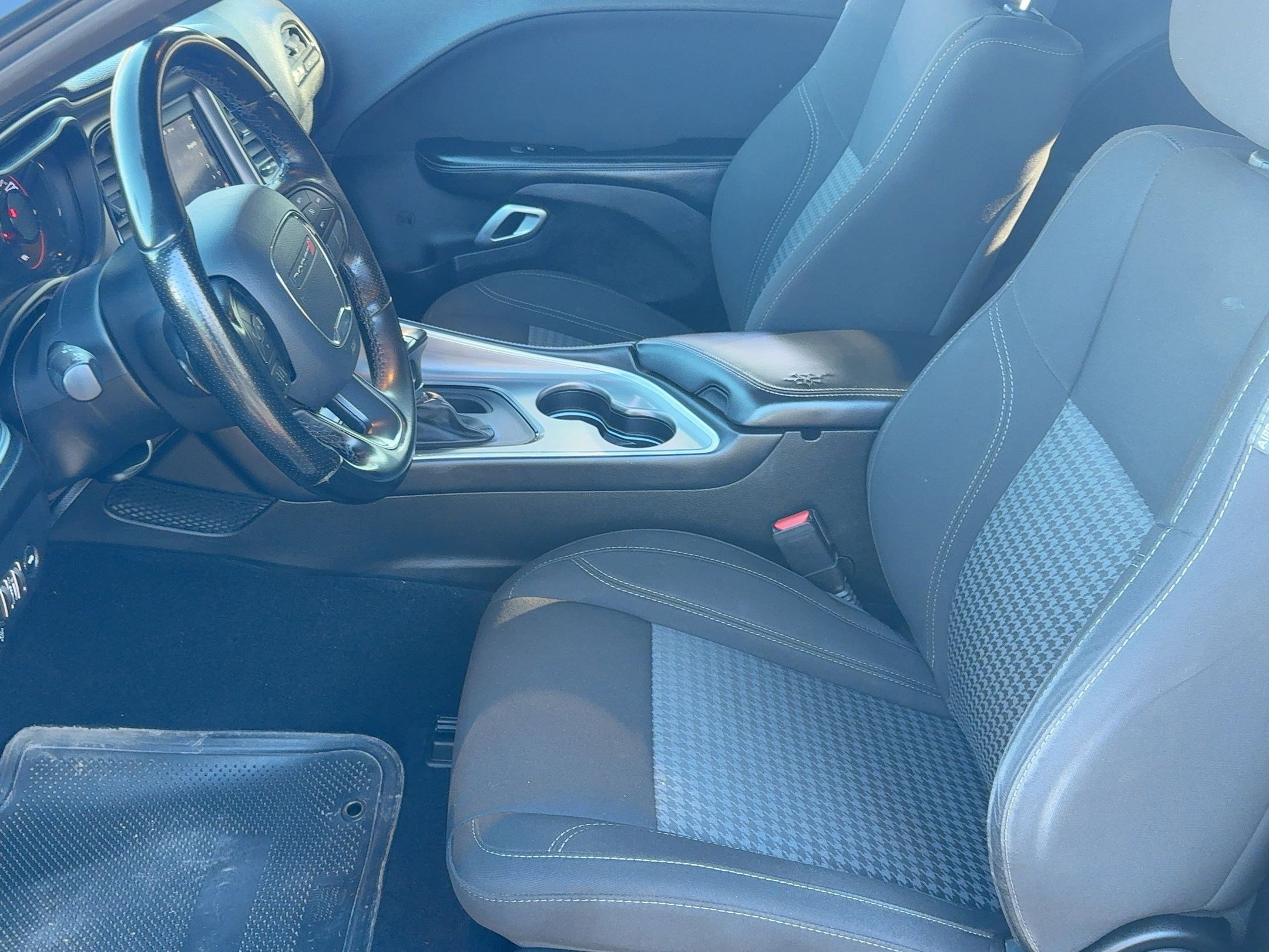 2021 Dodge Challenger SXT photo 4