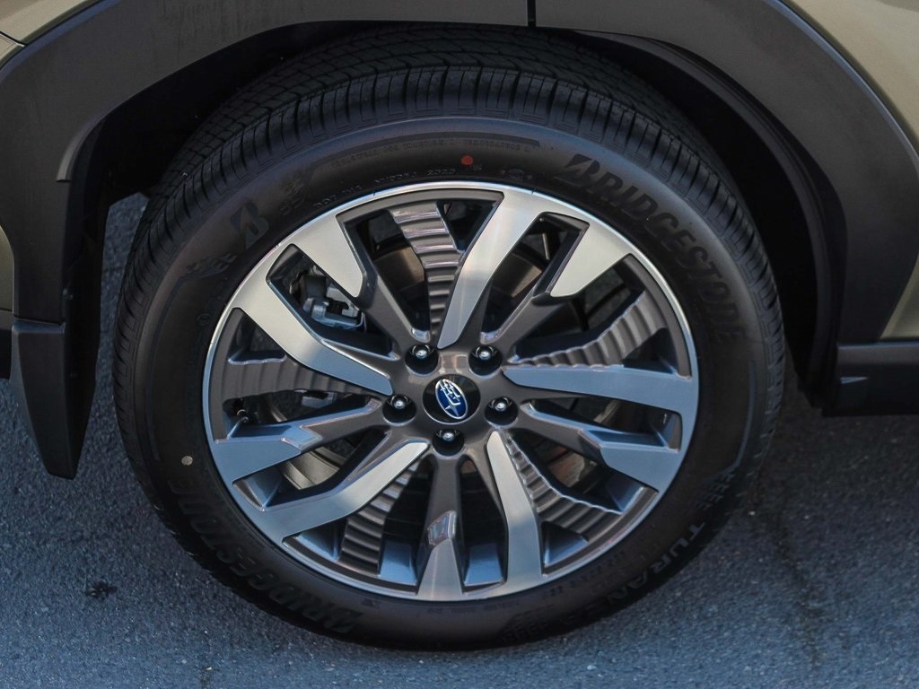 2025 Subaru Forester Touring photo 8