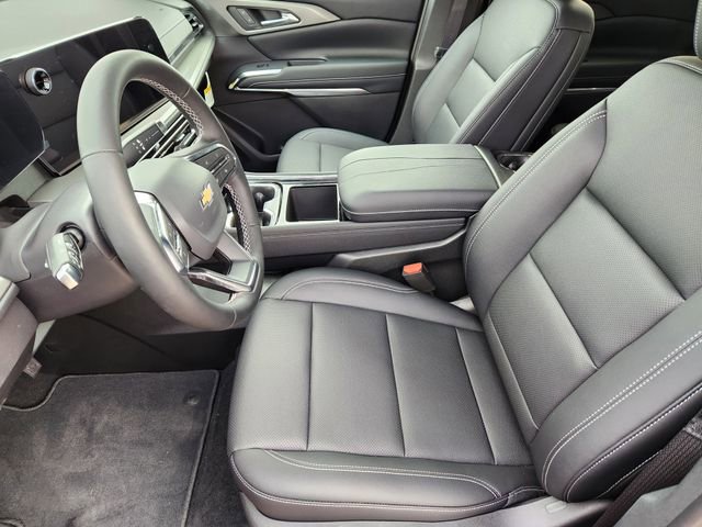 2025 Chevrolet Traverse photo 9