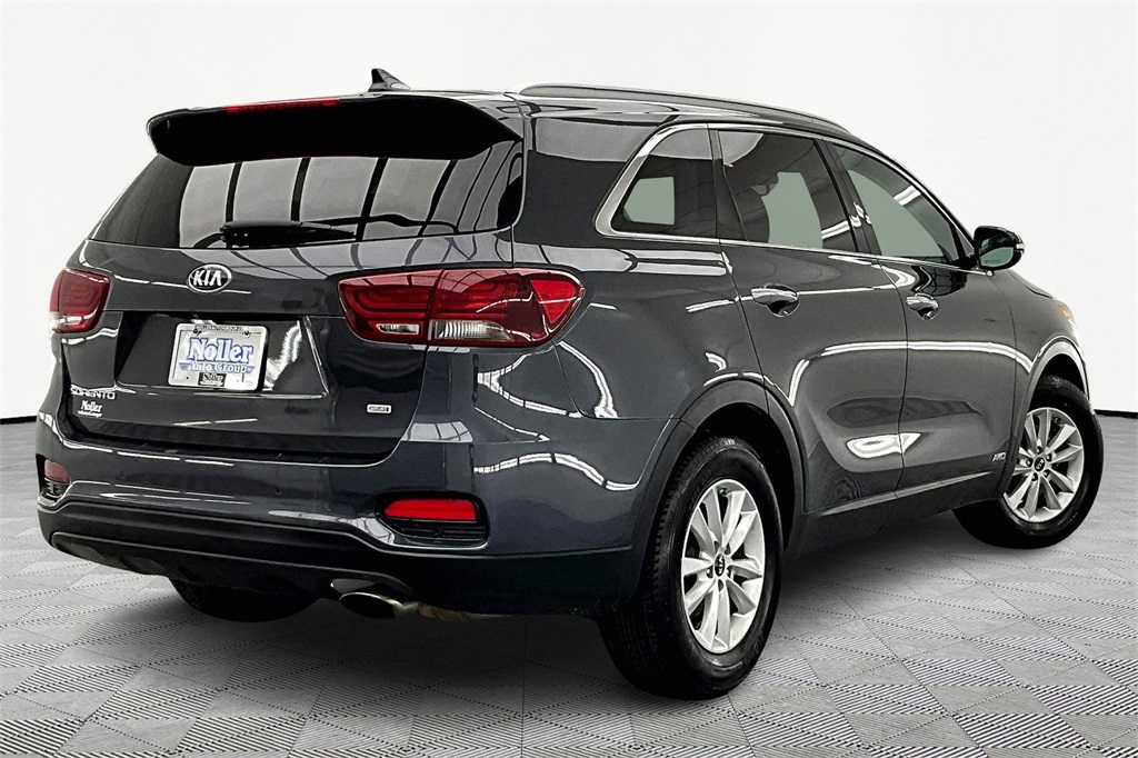 Used 2019 Kia Sorento LX with VIN 5XYPGDA39KG437017 for sale in Kansas City