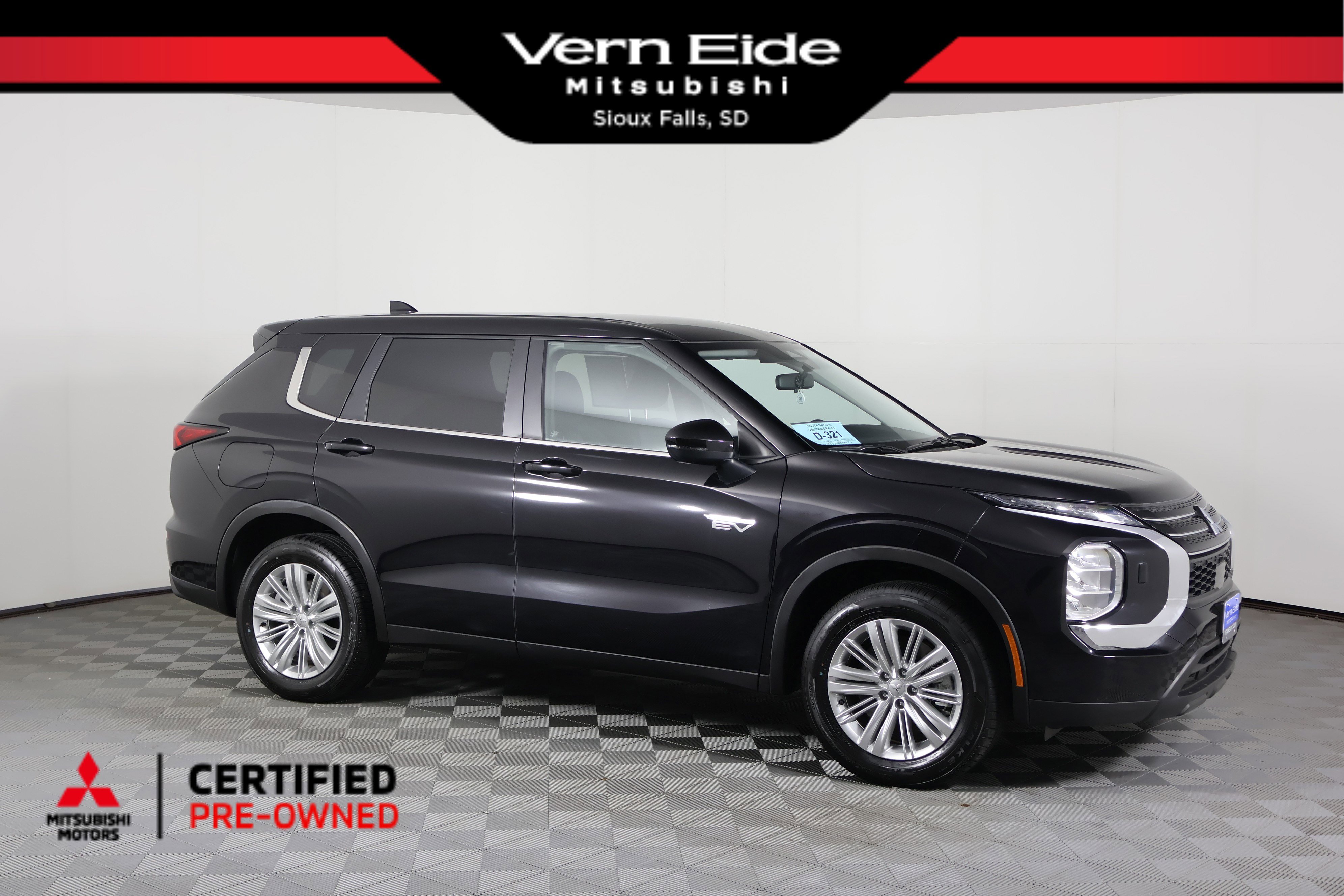 2025 Mitsubishi Outlander Plug-in Hybrid ES's photo