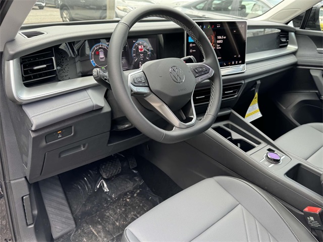 2025 Volkswagen Tiguan SE photo 2