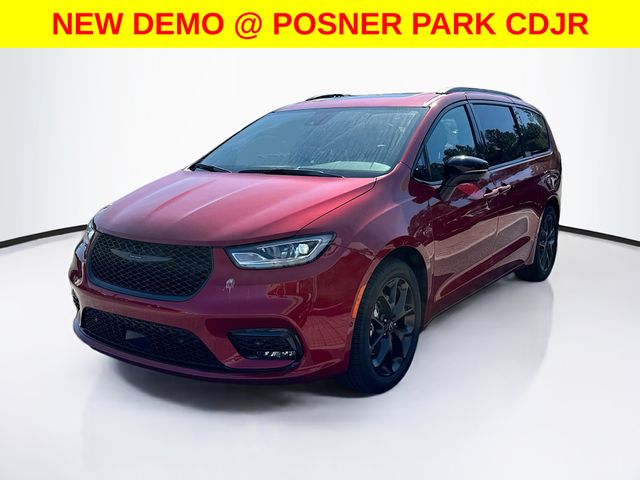 2026 Chrysler Pacifica Limited's photo