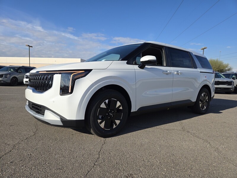 2026 Kia Carnival LXS's photo