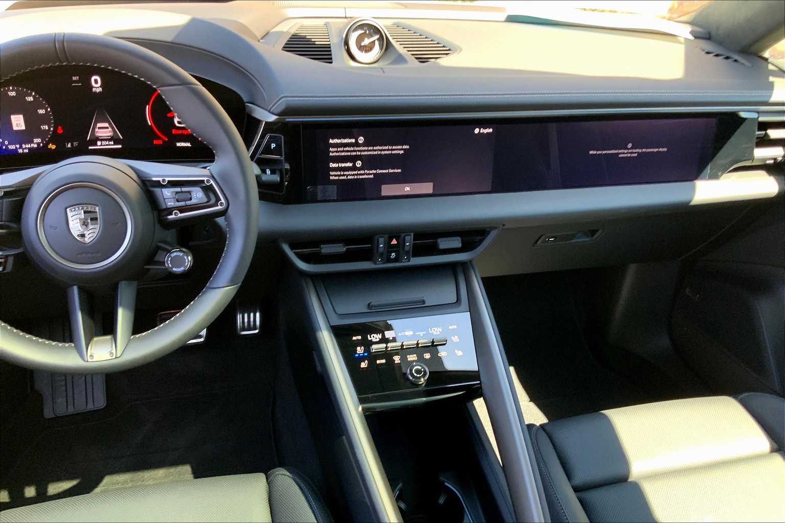 2025 Porsche Macan Electric Turbo photo 14