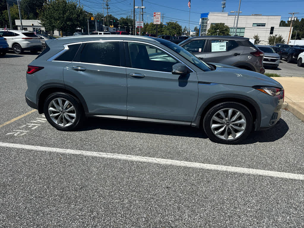 2022 Infiniti QX50 Luxe AWD photo 3