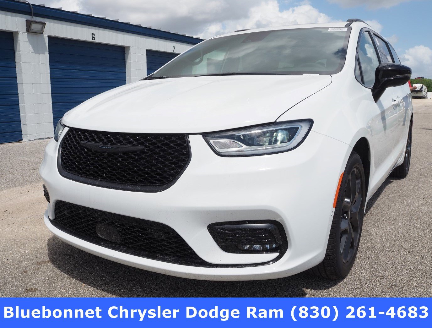 2024 Chrysler Pacifica Limited's photo