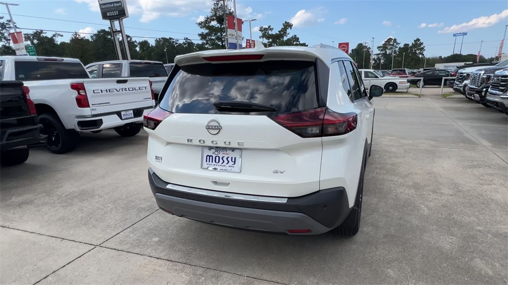 2022 Nissan Rogue SV photo 3