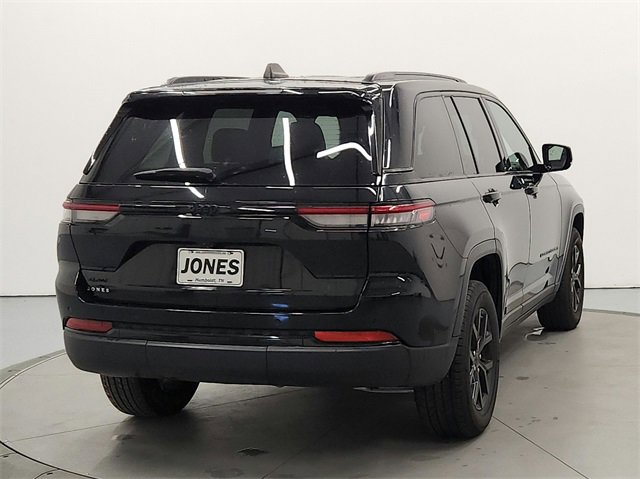 2024 Jeep Grand Cherokee Altitude photo 2