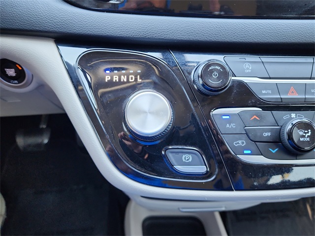2022 Chrysler Voyager LX photo 23