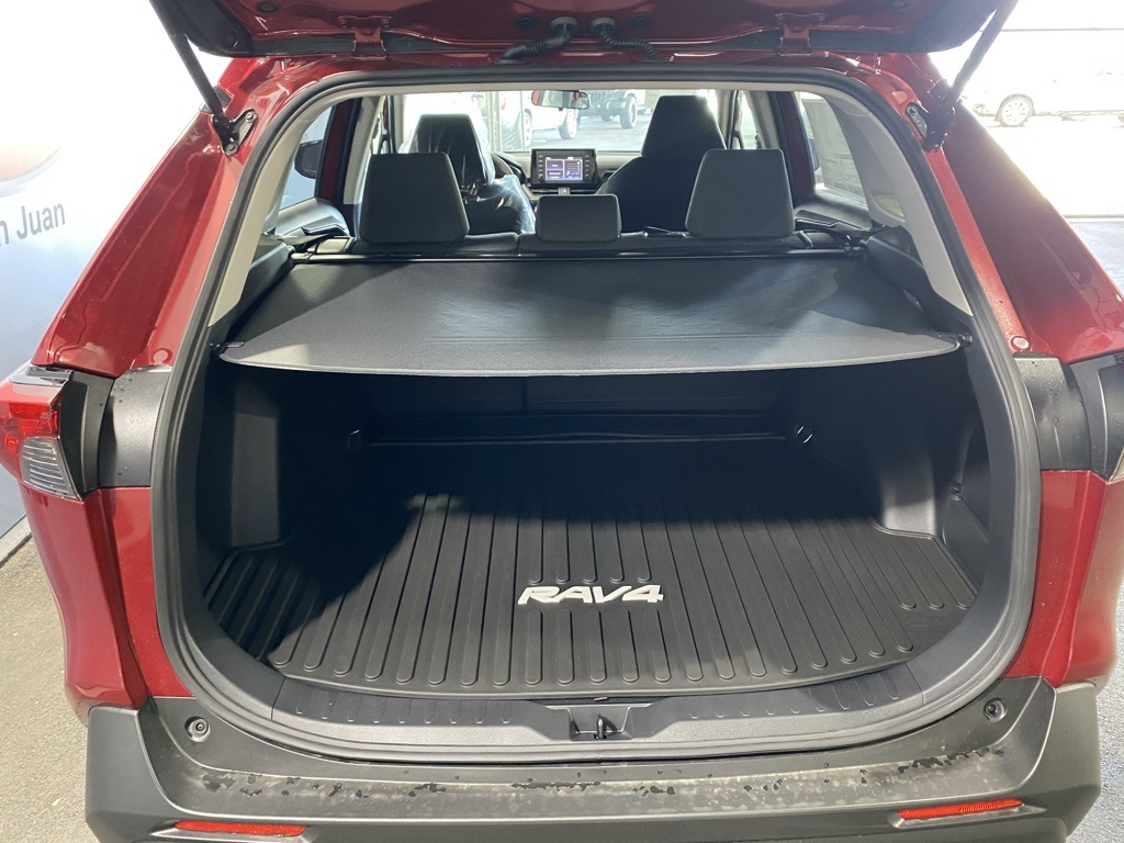 2025 Toyota RAV4 LE photo 21