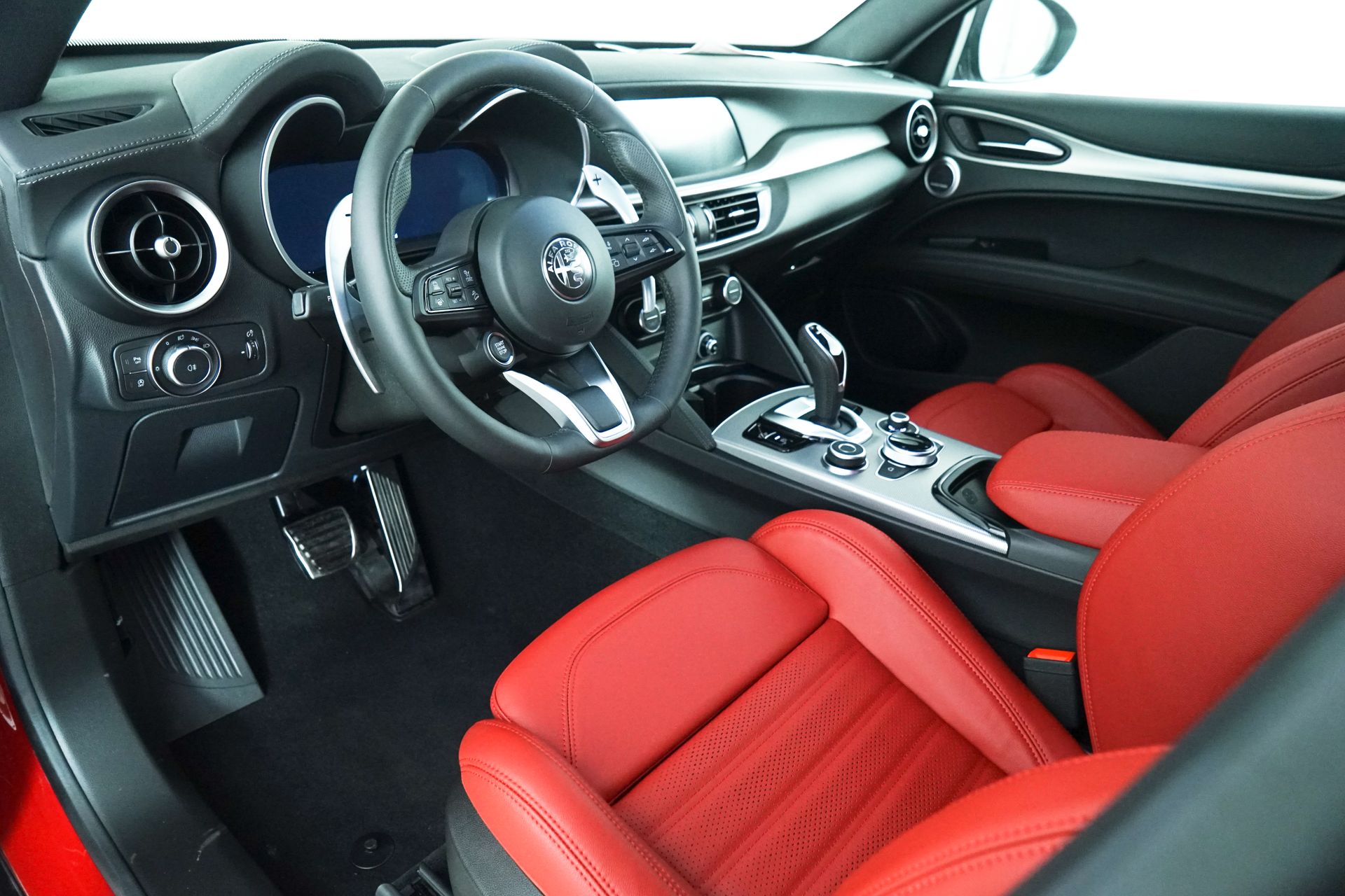 2024 Alfa Romeo Stelvio photo 15