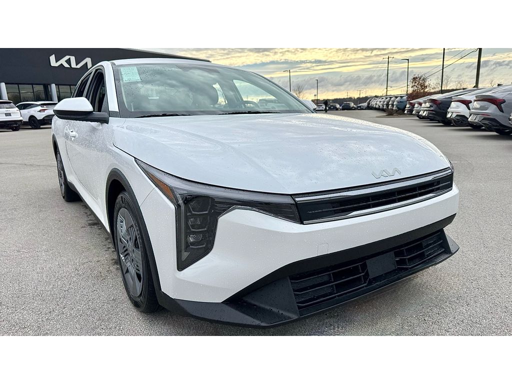 2025 Kia K4 LX's photo