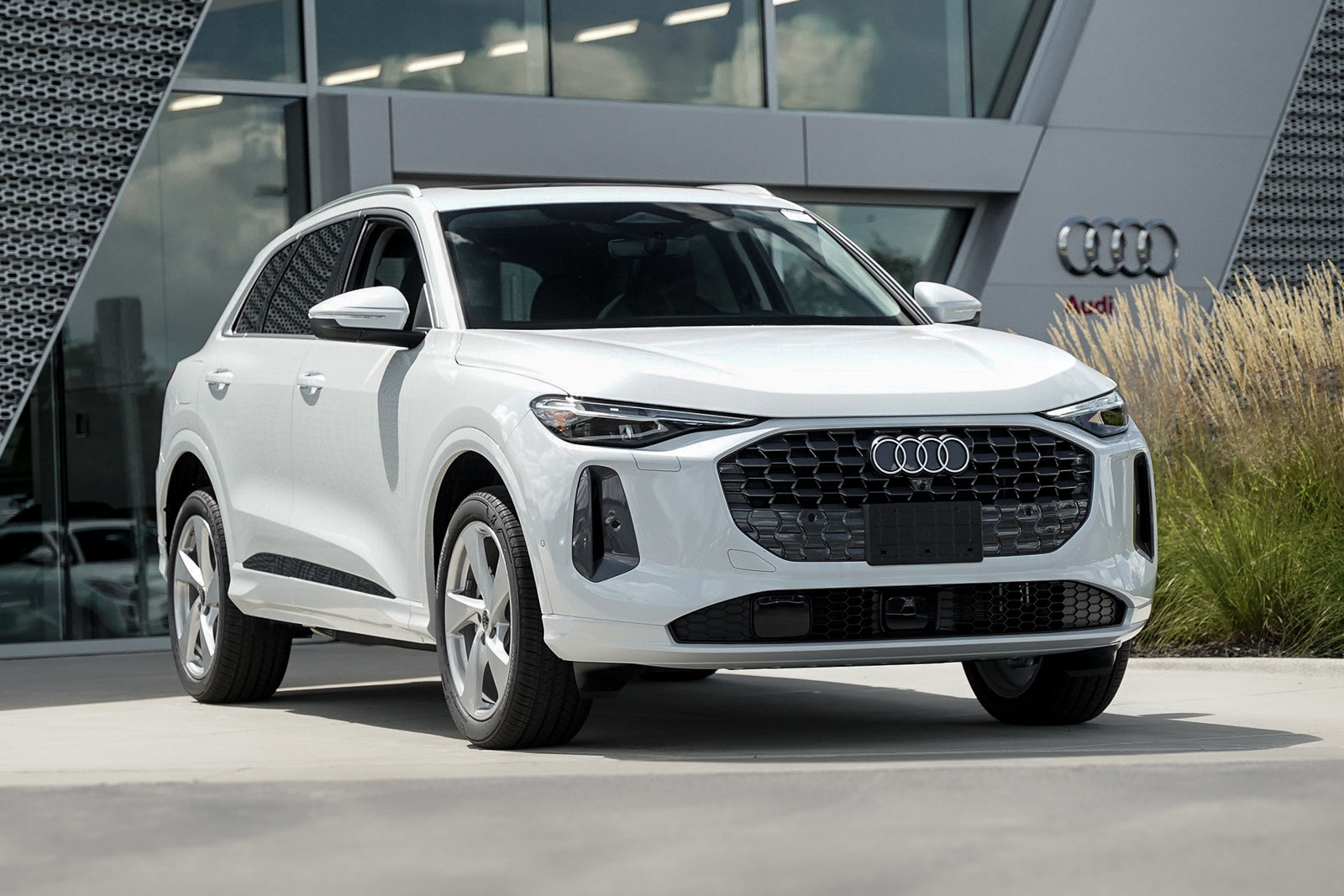 2025 Audi New Q5 Premium Plus's photo