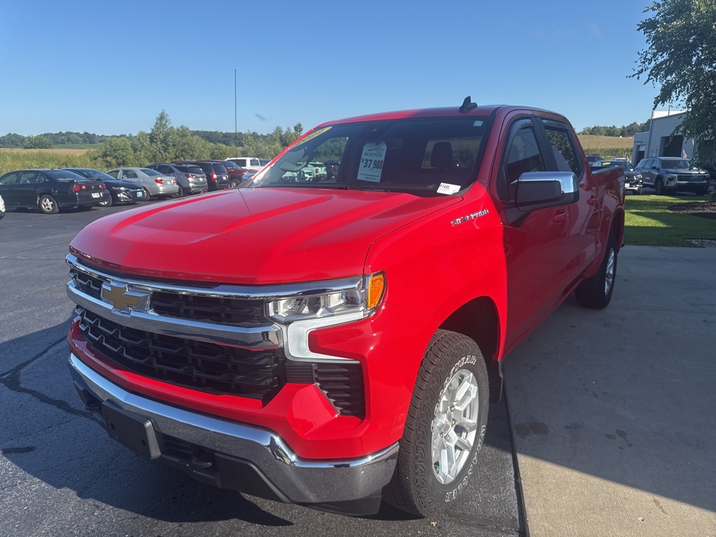 2022 Chevrolet Silverado 1500 LT photo 3