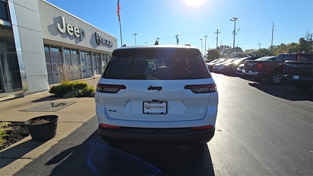 2025 Jeep Grand Cherokee Altitude photo 4