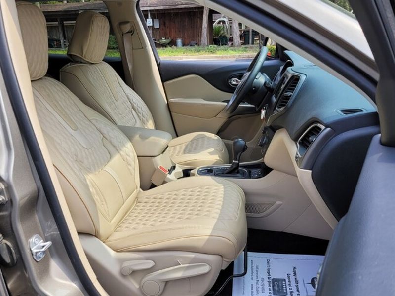 2019 Jeep Cherokee Latitude photo 12