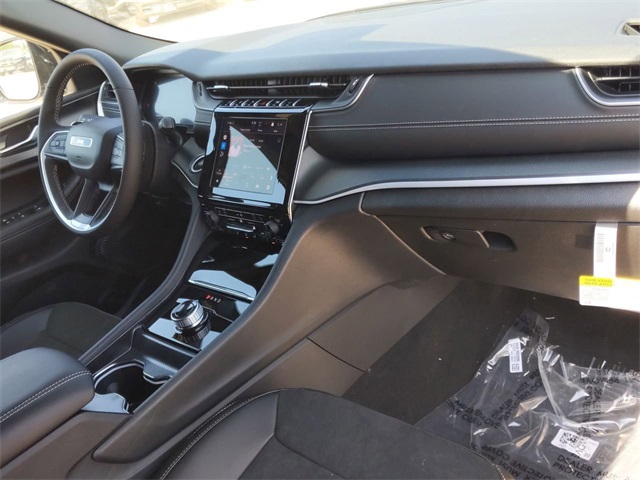 2025 Jeep Grand Cherokee Altitude photo 26