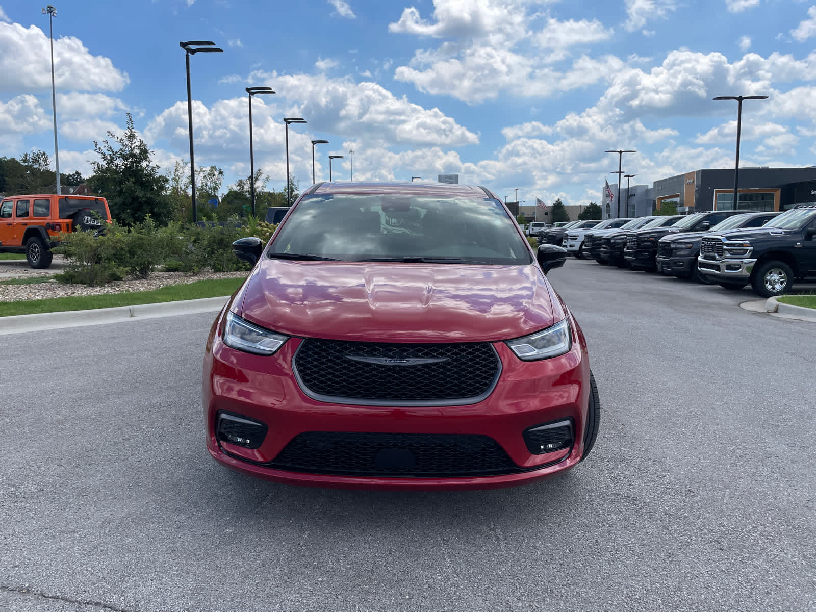 2026 Chrysler Pacifica photo 3
