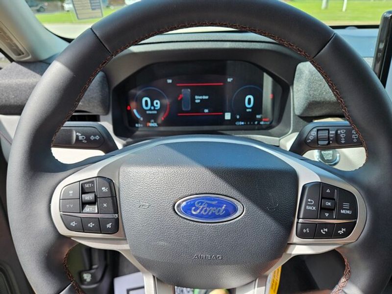 2025 Ford Explorer photo 19